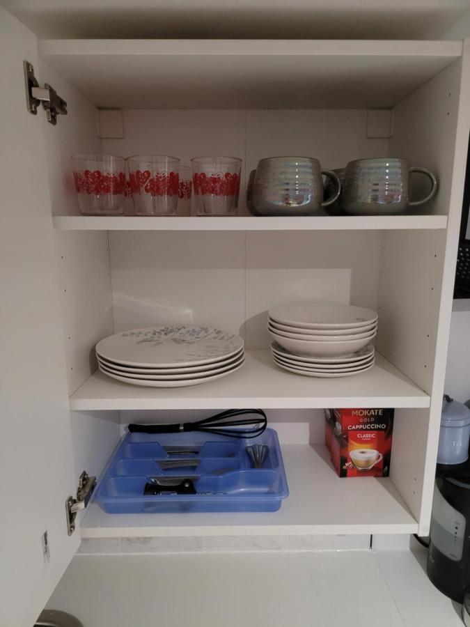 Appartamento Hidden Treasure-Netflix And Wi-Fi-Basement Flat Gillingham  Esterno foto