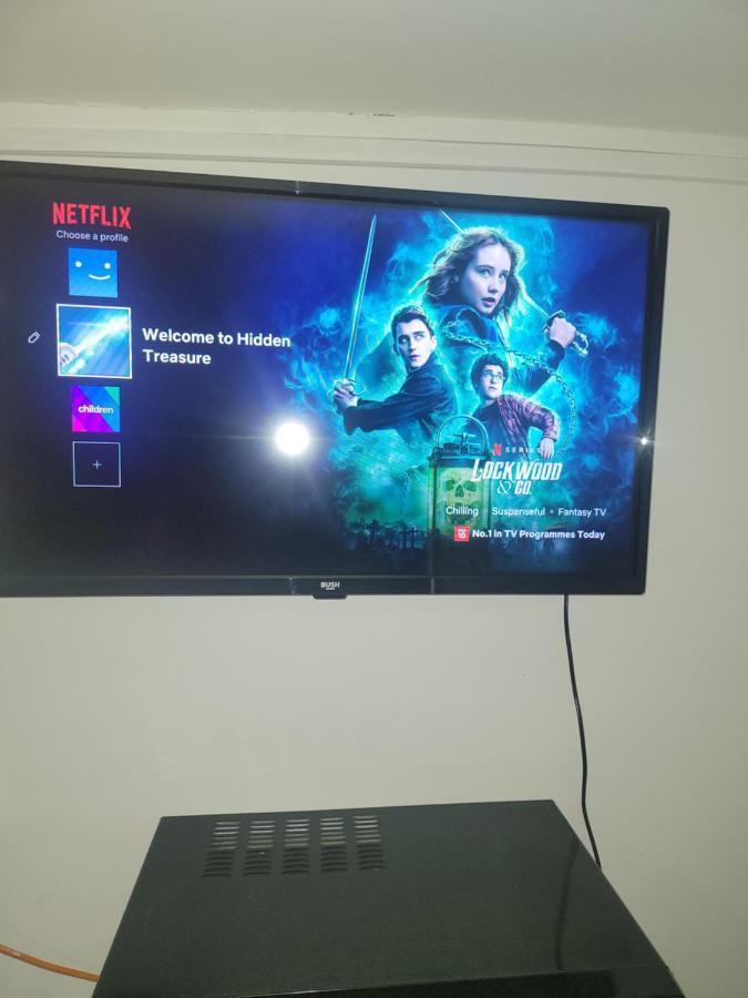 Appartamento Hidden Treasure-Netflix And Wi-Fi-Basement Flat Gillingham  Esterno foto