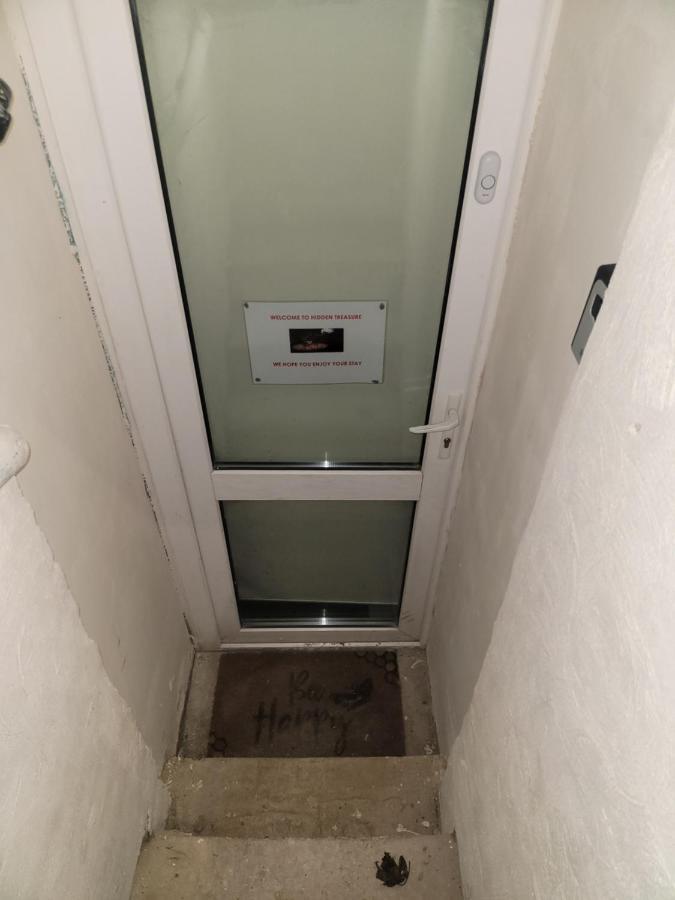 Appartamento Hidden Treasure-Netflix And Wi-Fi-Basement Flat Gillingham  Esterno foto